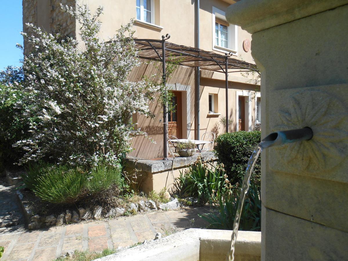 Bed and Breakfast La Feniere Vénéjan Exterior foto